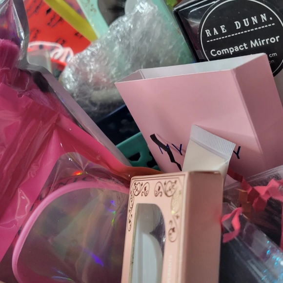 Everyday Lash Bundles - Mystery Box - Picture 3 of 16